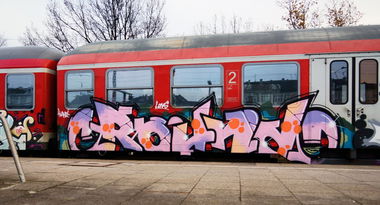Graffiti Train - Photo by Mongole23 - round