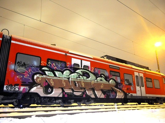 Graffiti Train - Photo by Mongole23 - hope