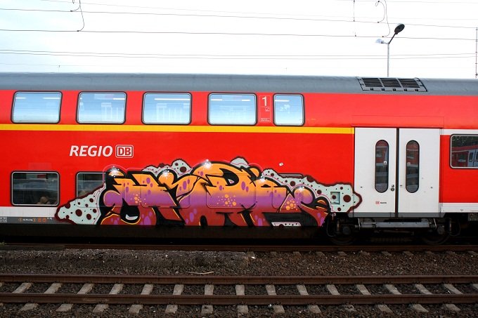 Graffiti Train - Photo by Mongole23 - hope