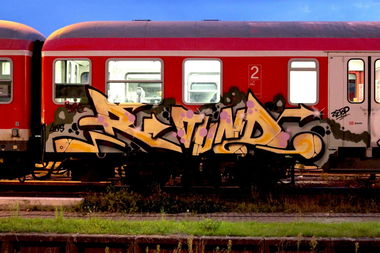 Graffiti Train - Photo by Mongole23 - round