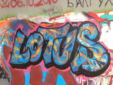 Graffiti Bombing - Photo by Monk787 - Bombing, walls, wall (2014)