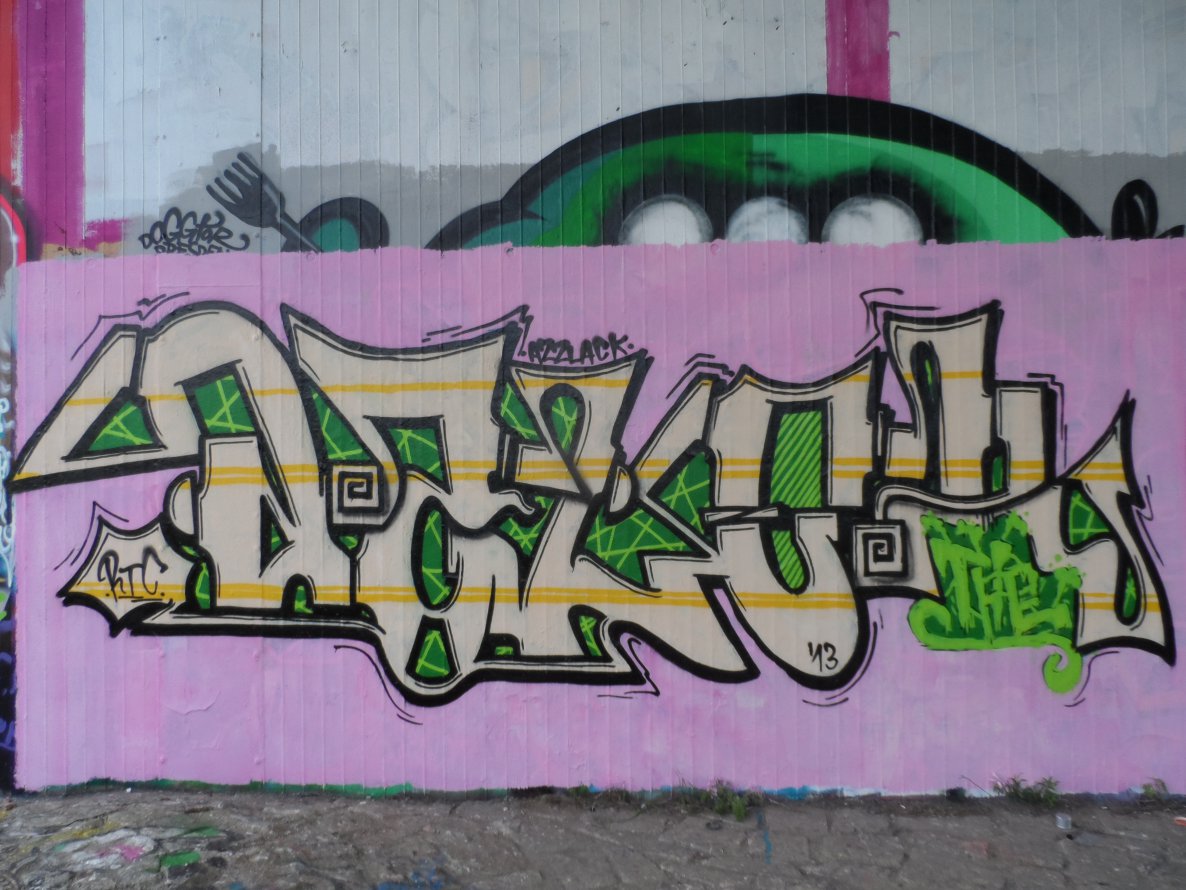 Graffiti Wall in Dresden - Photo by MonsterGurkE - azlck (2013)