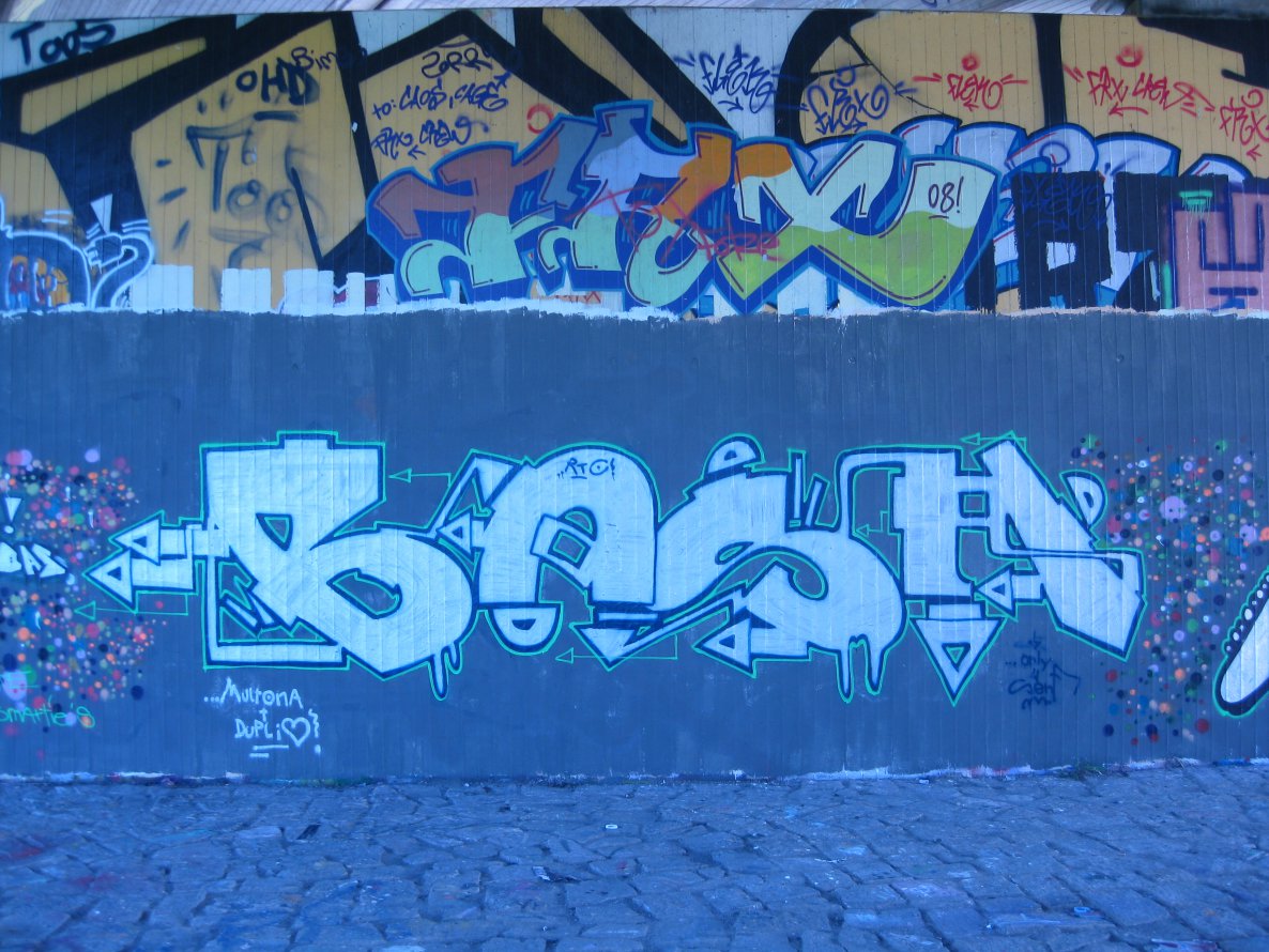 Graffiti Wall in Dresden - Photo by MonsterGurkE - bash (1999)