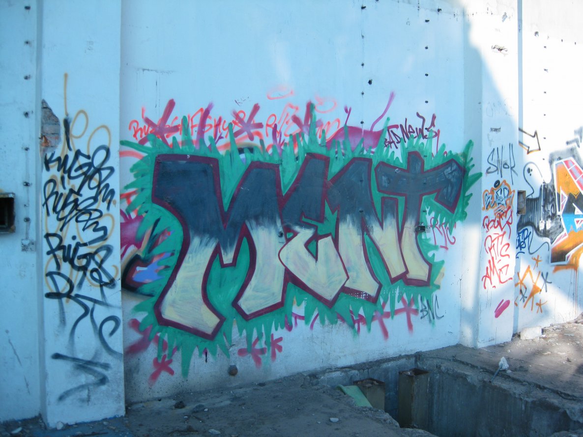 Graffiti Wall in Dresden - Photo by MonsterGurkE - ment (1999)