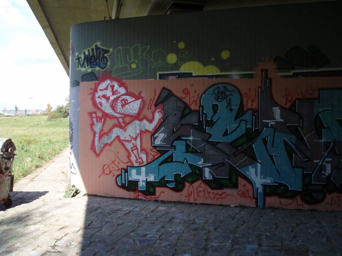 Graffiti in Dresden - Photo by MonsterGurkE - monkey, senf (2008)