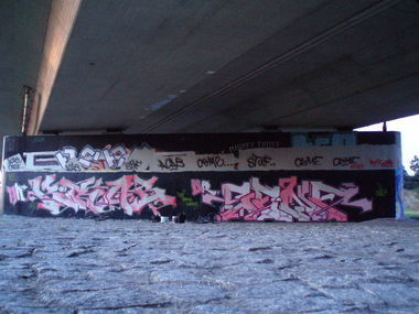 Graffiti in Dresden - Photo by MonsterGurkE - operation, fludi, mr.crab (2008)