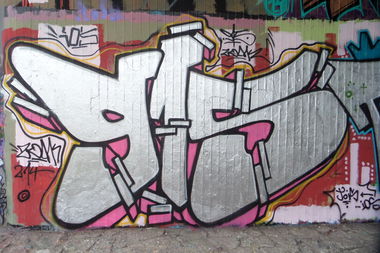Graffiti Wall - Photo by MonsterGurkE - 915, io (2014)