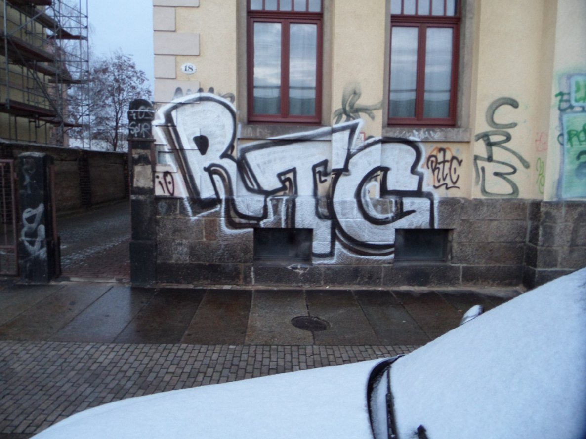 Graffiti Bombing in Dresden - Photo by MonsterGurkE - rtc (2015)