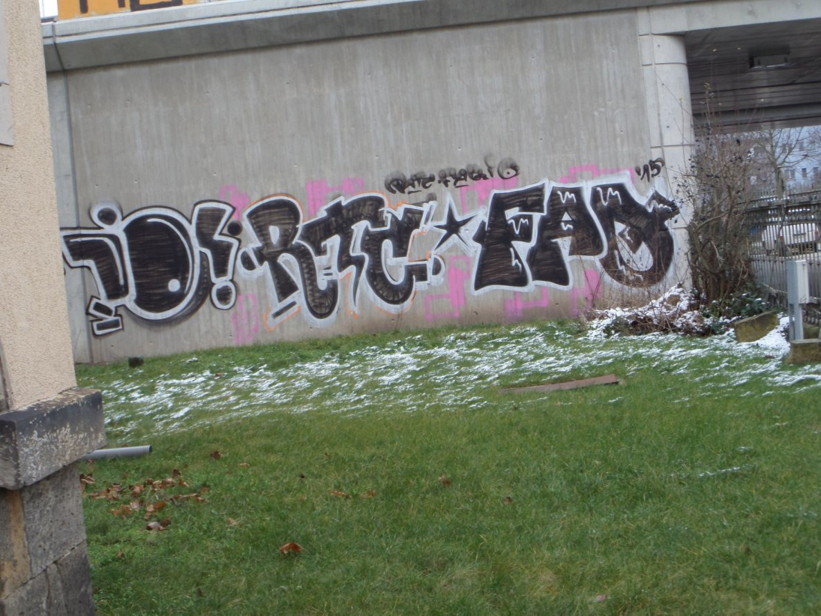 Graffiti Bombing in Dresden - Photo by MonsterGurkE - io, rtc, faq (2015)