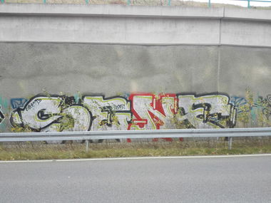 Graffiti Bombing in Dresden - Photo by MonsterGurkE - senf, rtc (2015)