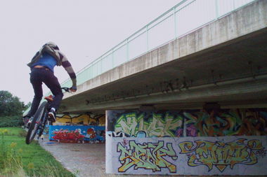 Graffiti in Dresden - Photo by MonsterGurkE - senf, crab