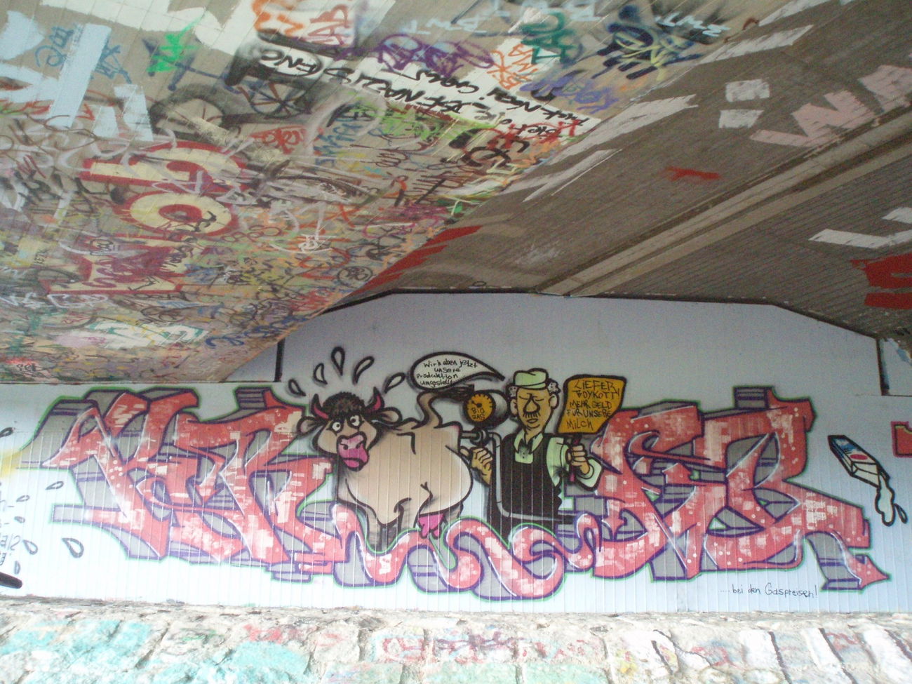 Graffiti in Dresden - Photo by MonsterGurkE - krab, crab