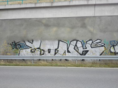 Graffiti Bombing in Dresden - Photo by MonsterGurkE - zonk, 915 (2015)