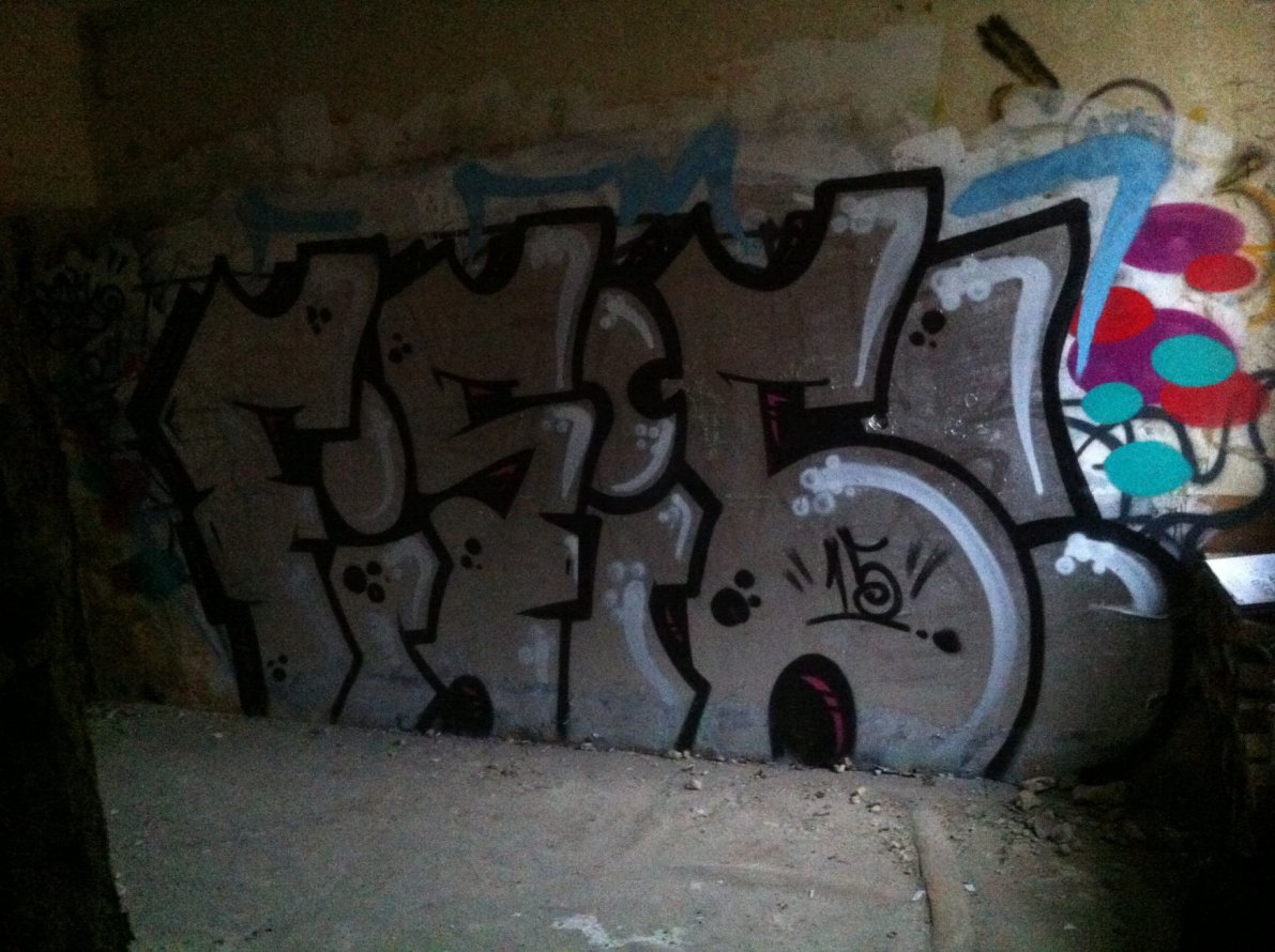 Graffiti Wall - Photo by Morda - Fisic (2015)