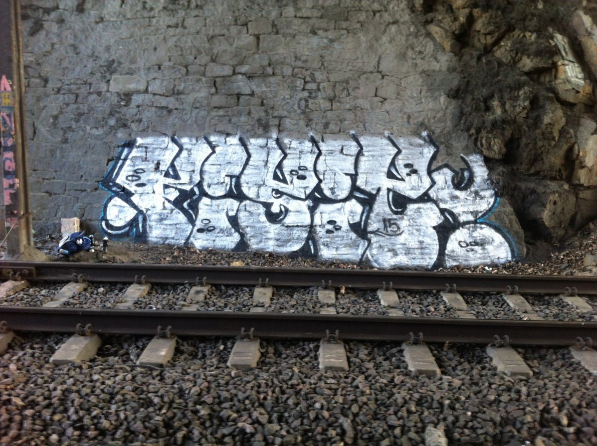 Graffiti Wall - Photo by Morda - Fisic (2015)