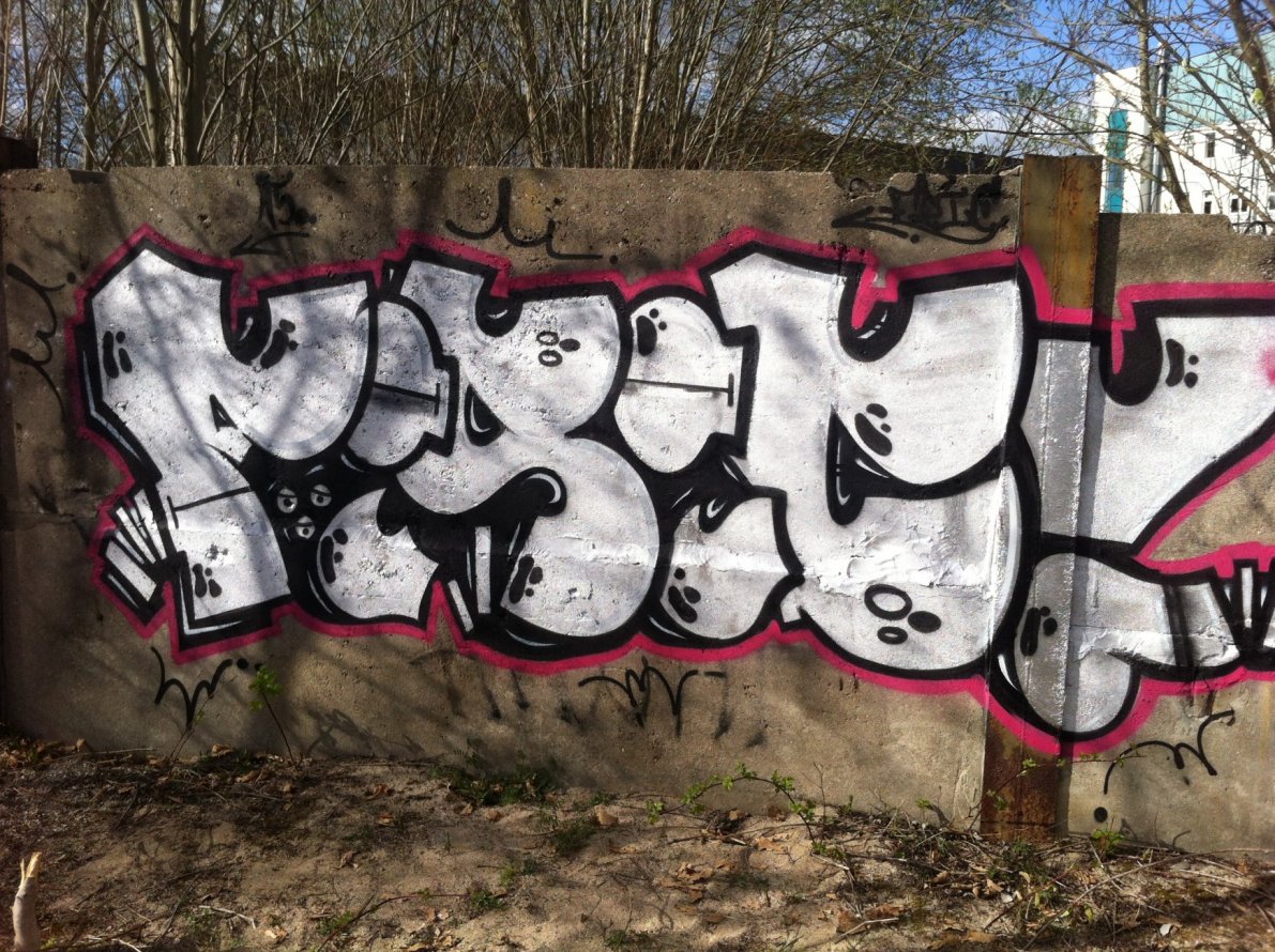 Graffiti Wall - Photo by Morda - fisic