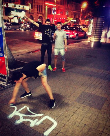 Graffiti Bombing - Photo by Mosepaint - fuckcops, uzm