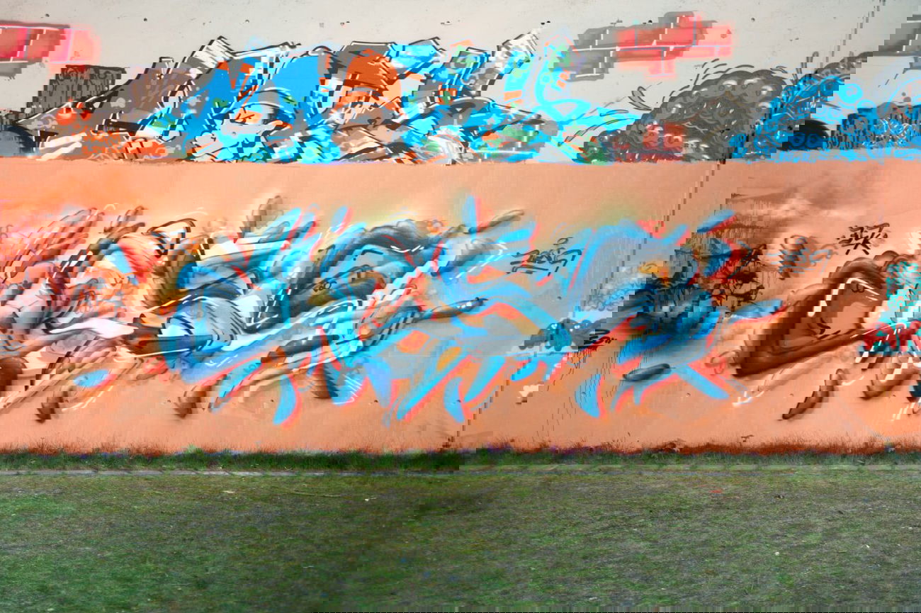 Graffiti Wall in Hamburg - Photo by MrBrotlosekunsT - Desq, PAD, BLK (2014)