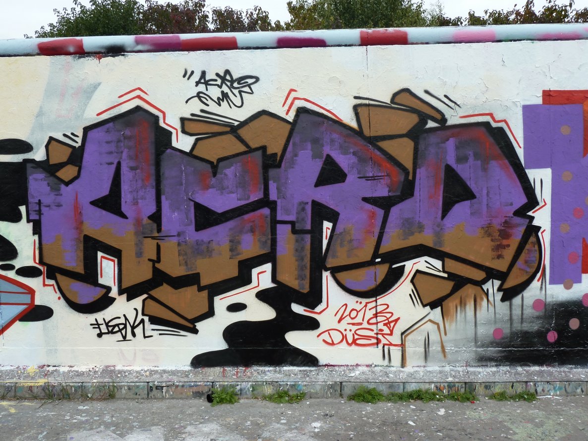 Graffiti Wall - Photo by MrGraff - Acro, emu, usk (2013)