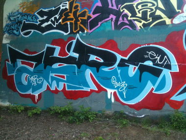 Graffiti Wall - Photo by MrGraff - acro, emu, usk (2013)