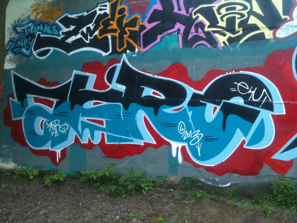 Graffiti Wall - Photo by MrGraff - acro, emu, usk (2013)