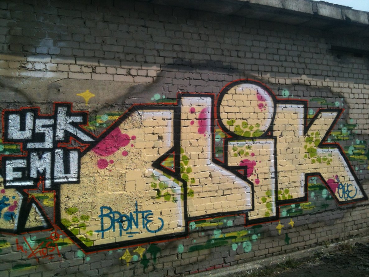 Graffiti Bombing - Photo by MrGraff - Klic, Clik, Acro (2012)