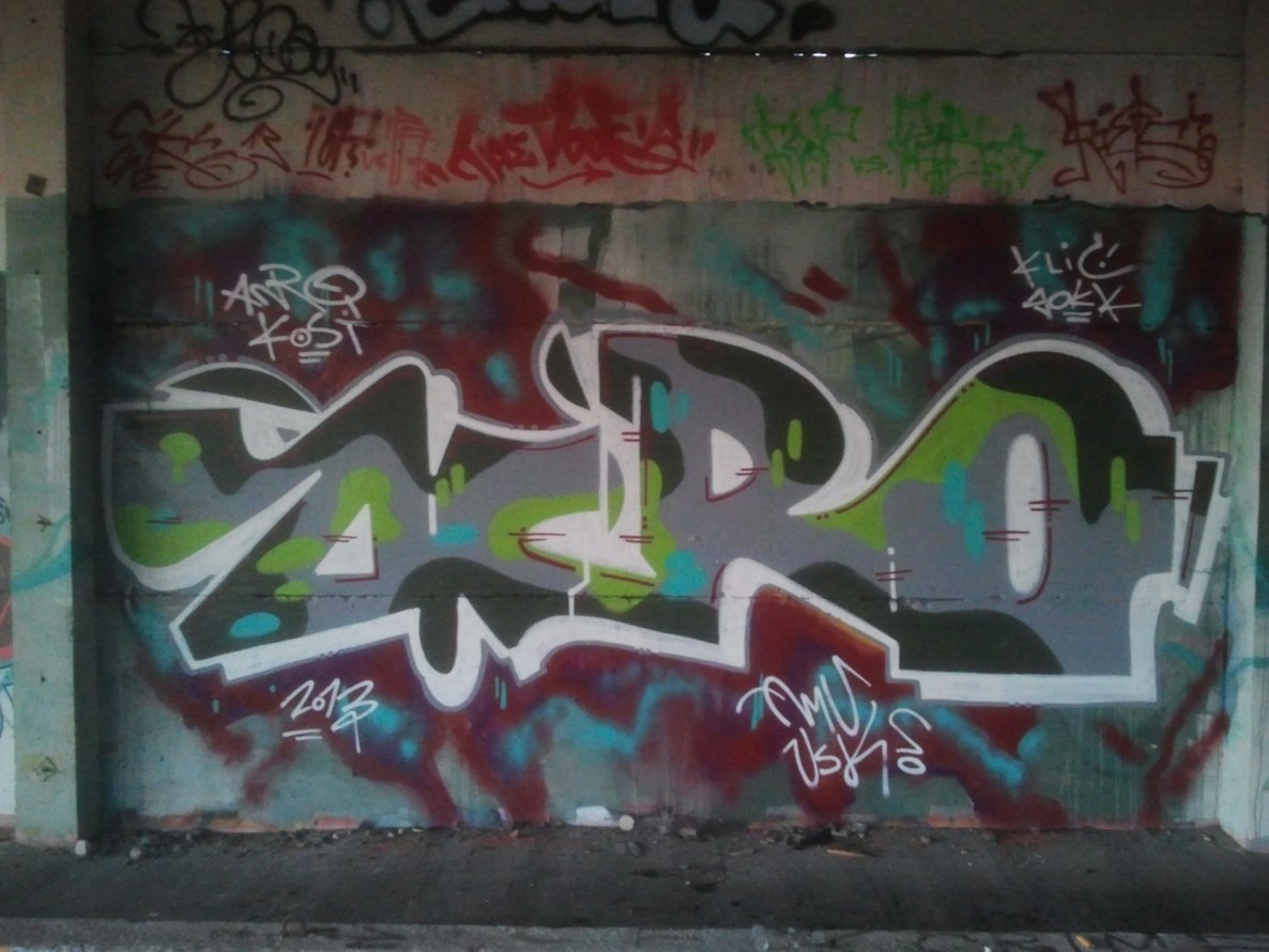 Graffiti Bombing - Photo by MrGraff - Acro, usk, emu (2013)
