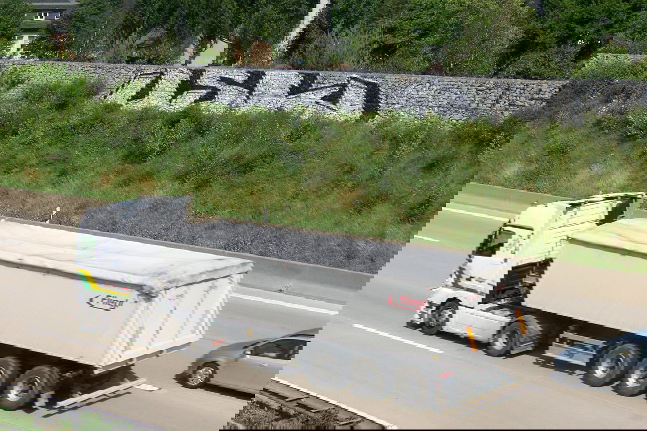 Graffiti Bombing - Photo by MrGraff - usk