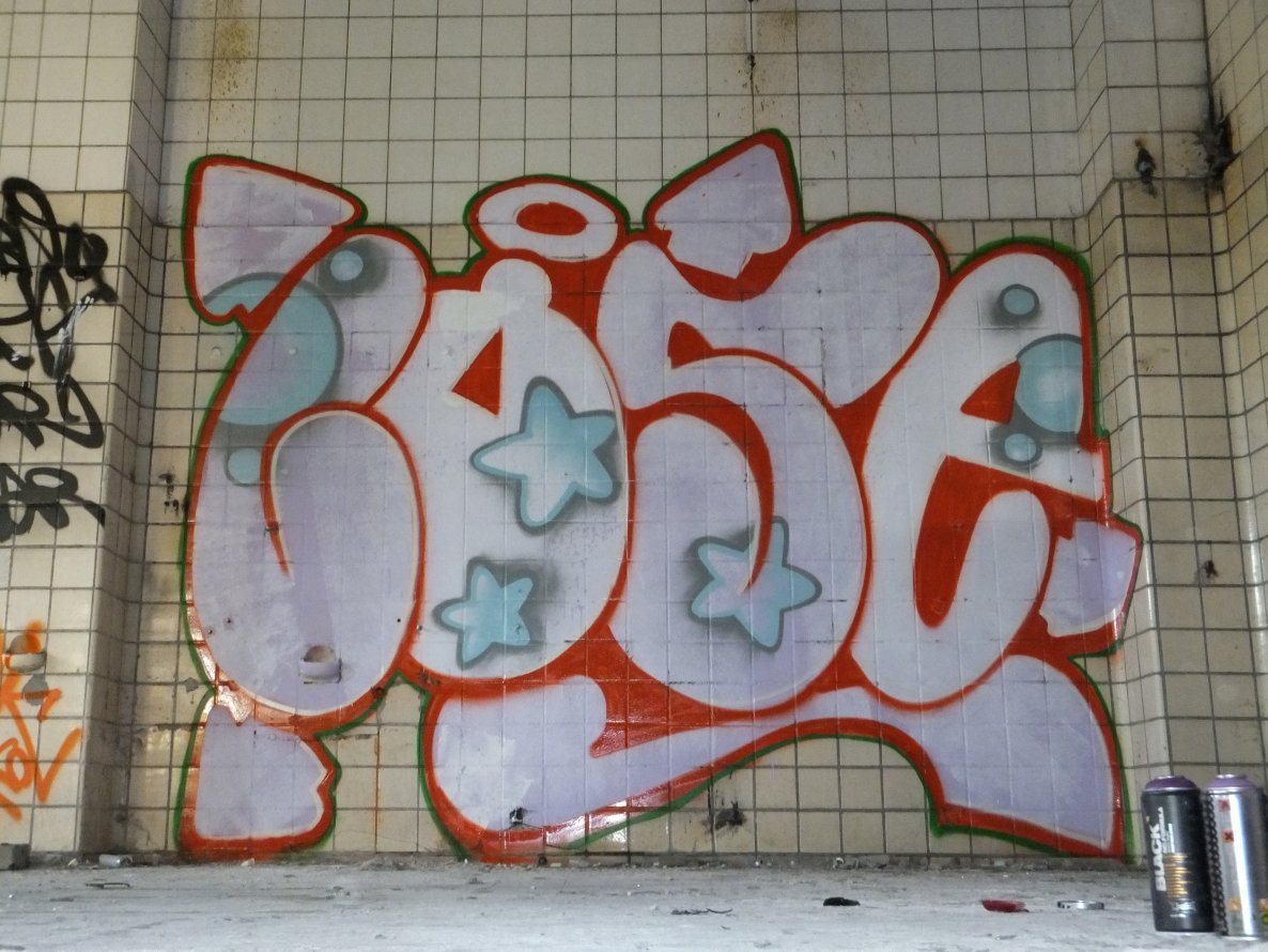 Graffiti Wall - Photo by MrLOSE - LOSE (2013)