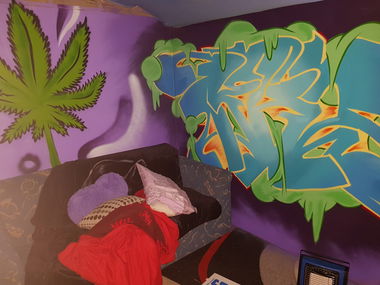 Graffiti Wall - Photo by MrReka - bongshack, weed (2019)