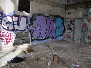 Graffiti Wall - Photo by MrRise - ryc, rise (2013)
