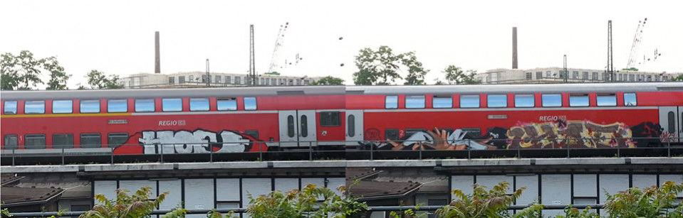 Graffiti Train - Photo by MrWoHooo - HOE, OMS
