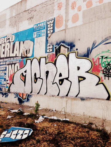 Graffiti Bombing - Photo by Mrbadnews (2013)