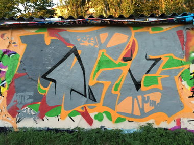 Graffiti Wall - Photo by Mtie - mtie, cans