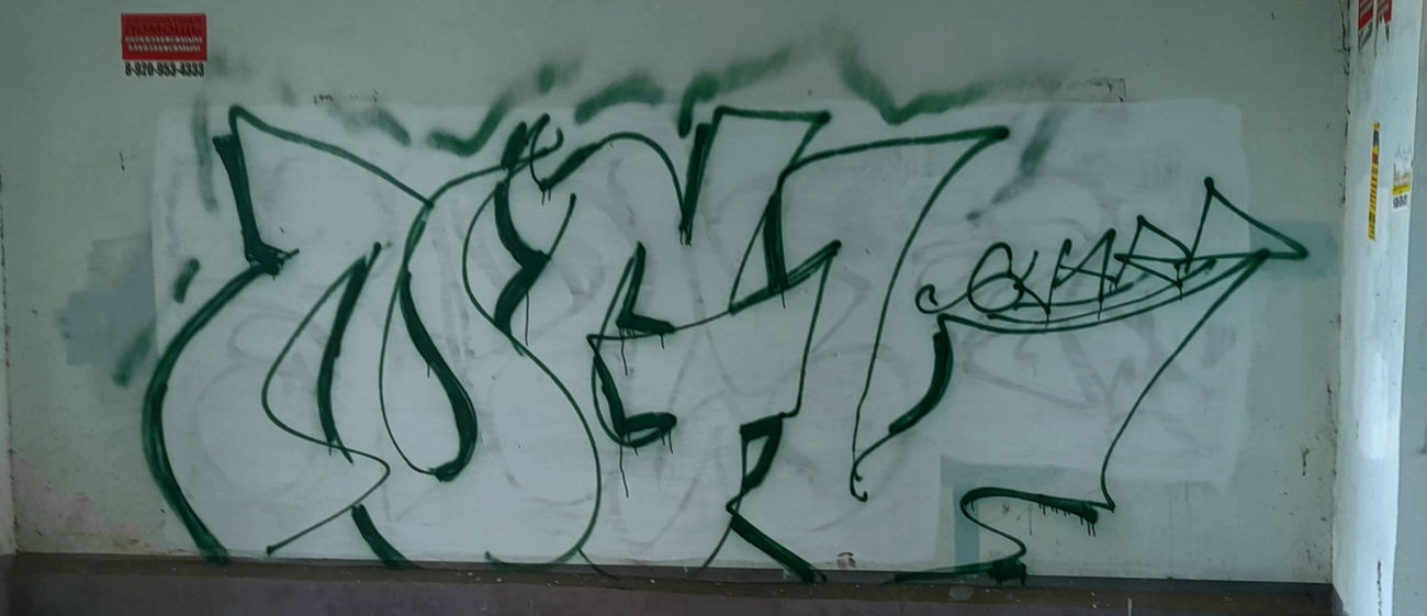 Graffiti Wall - Photo by Muerto62 - NGL, Quatro (2023)