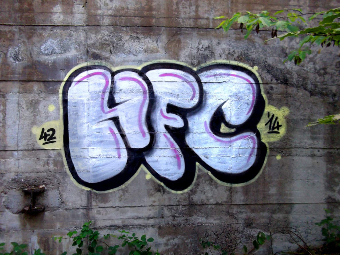 Graffiti Bombing - Photo by Mustard42 - HFC, 126 (2014)