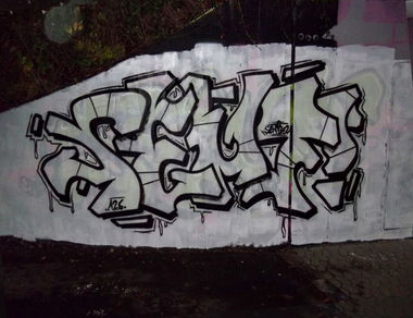 Graffiti Wall - Photo by Mustard42 - Outlines, one, can (2014)