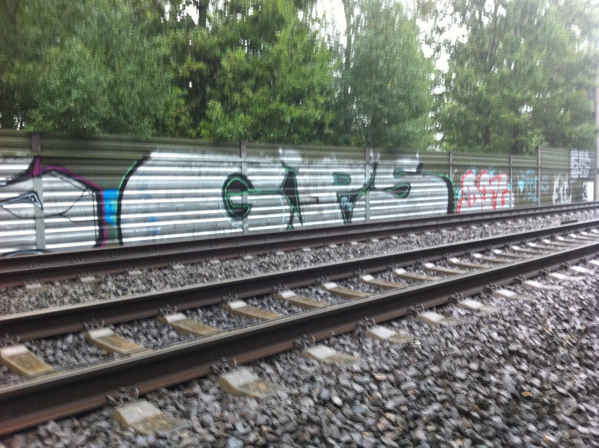 Graffiti Bombing - Photo by MuvYaFet - Gps, Fens, Mers