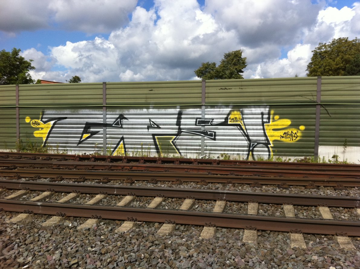 Graffiti Bombing - Photo by MuvYaFet - Gps, Fens, Mers