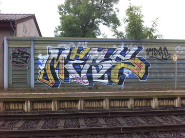 Graffiti Wall - Photo by MuvYaFet - gps, mers