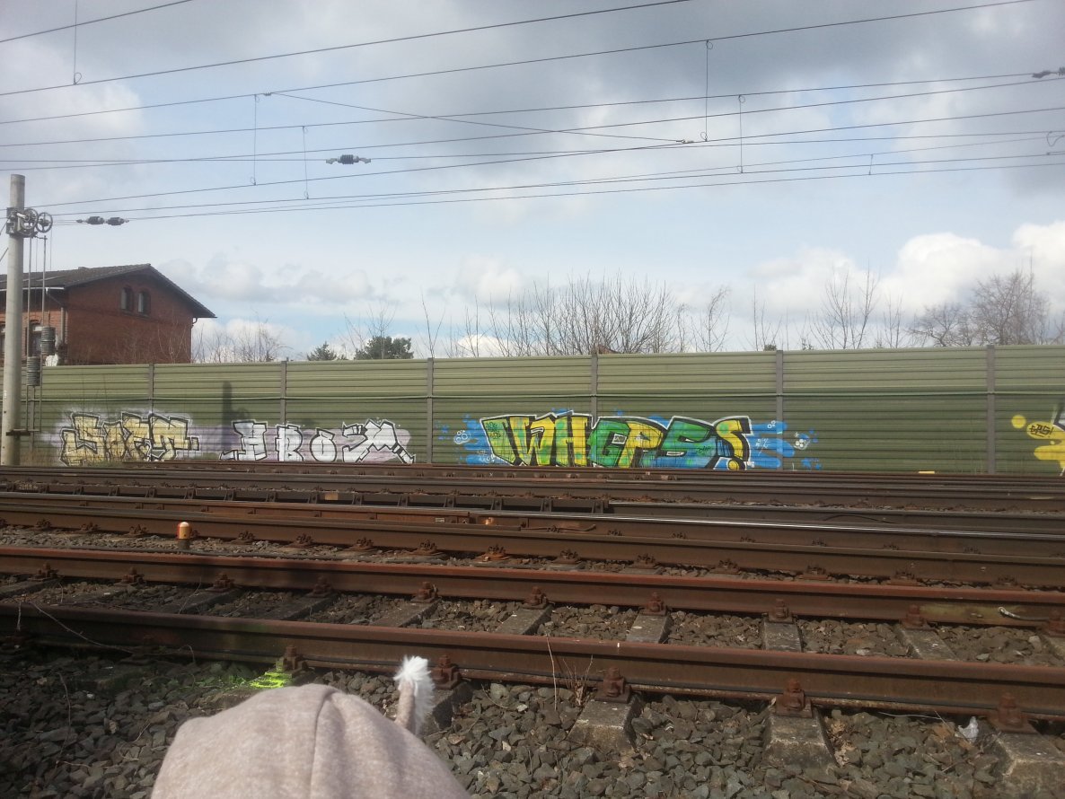 Graffiti Wall - Photo by MuvYaFet - Gps