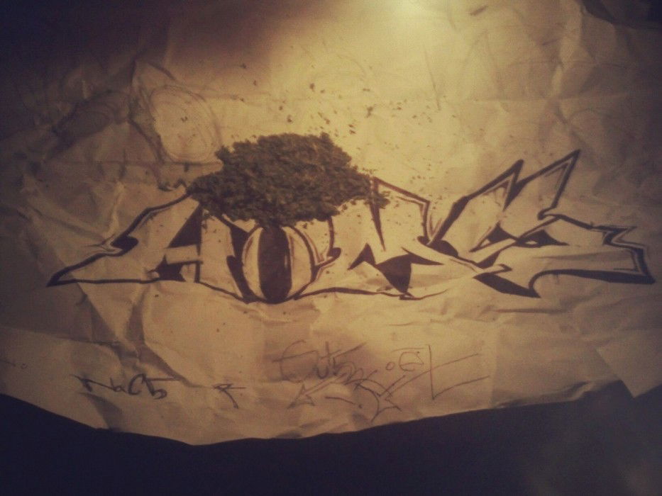 Graffiti Sketch in Moscow - Photo by Myaso - Homs, Weed (2013)