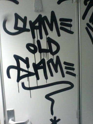 Graffiti Bombing - Photo by NAIS - SOG, AROK, IBON