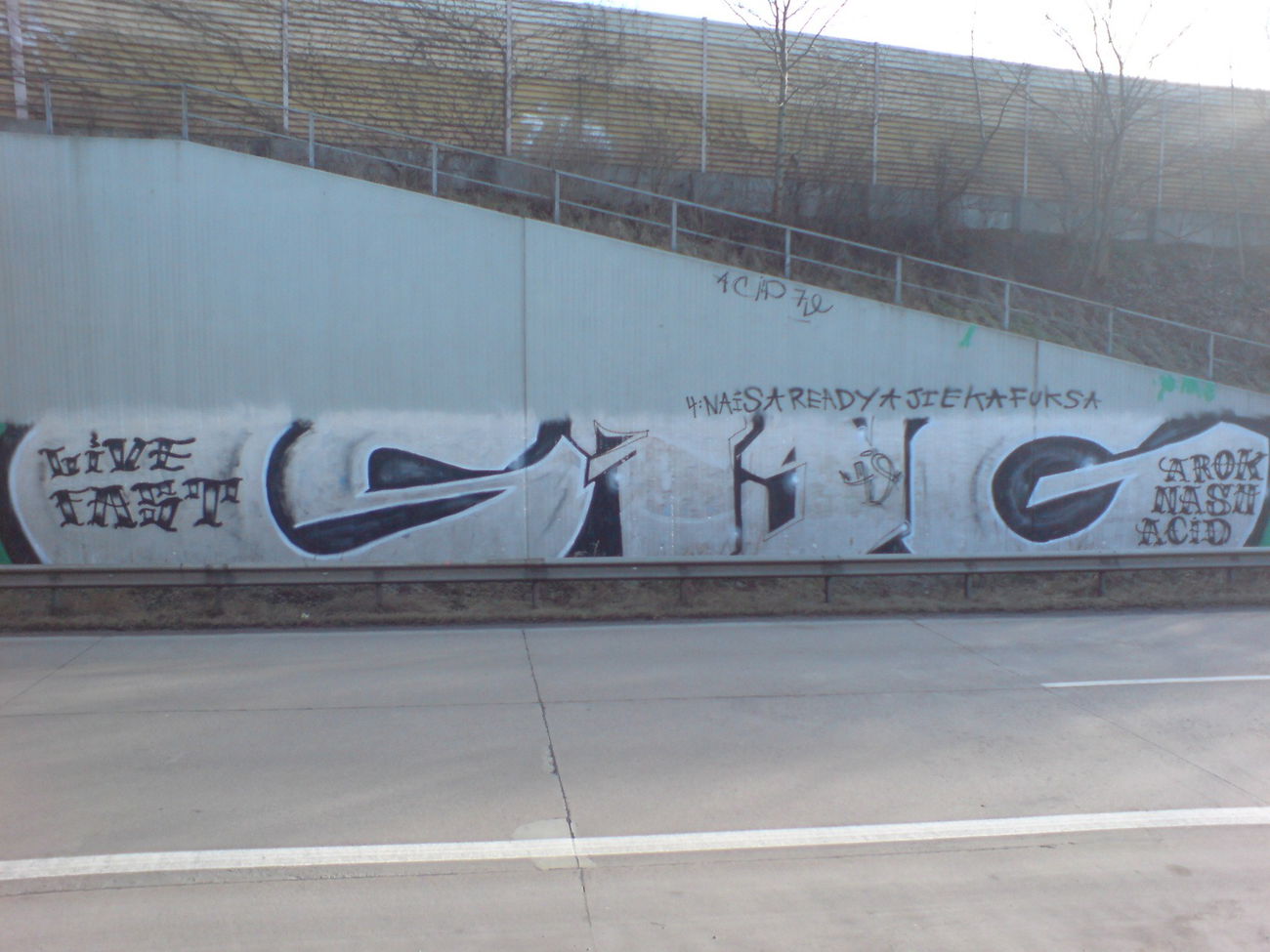 Graffiti Bombing - Photo by NAIS - SOG, 79, AROK