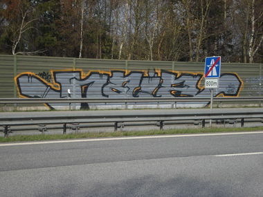 Graffiti Bombing - Photo by NAIS - NAIS, SOG, GANG