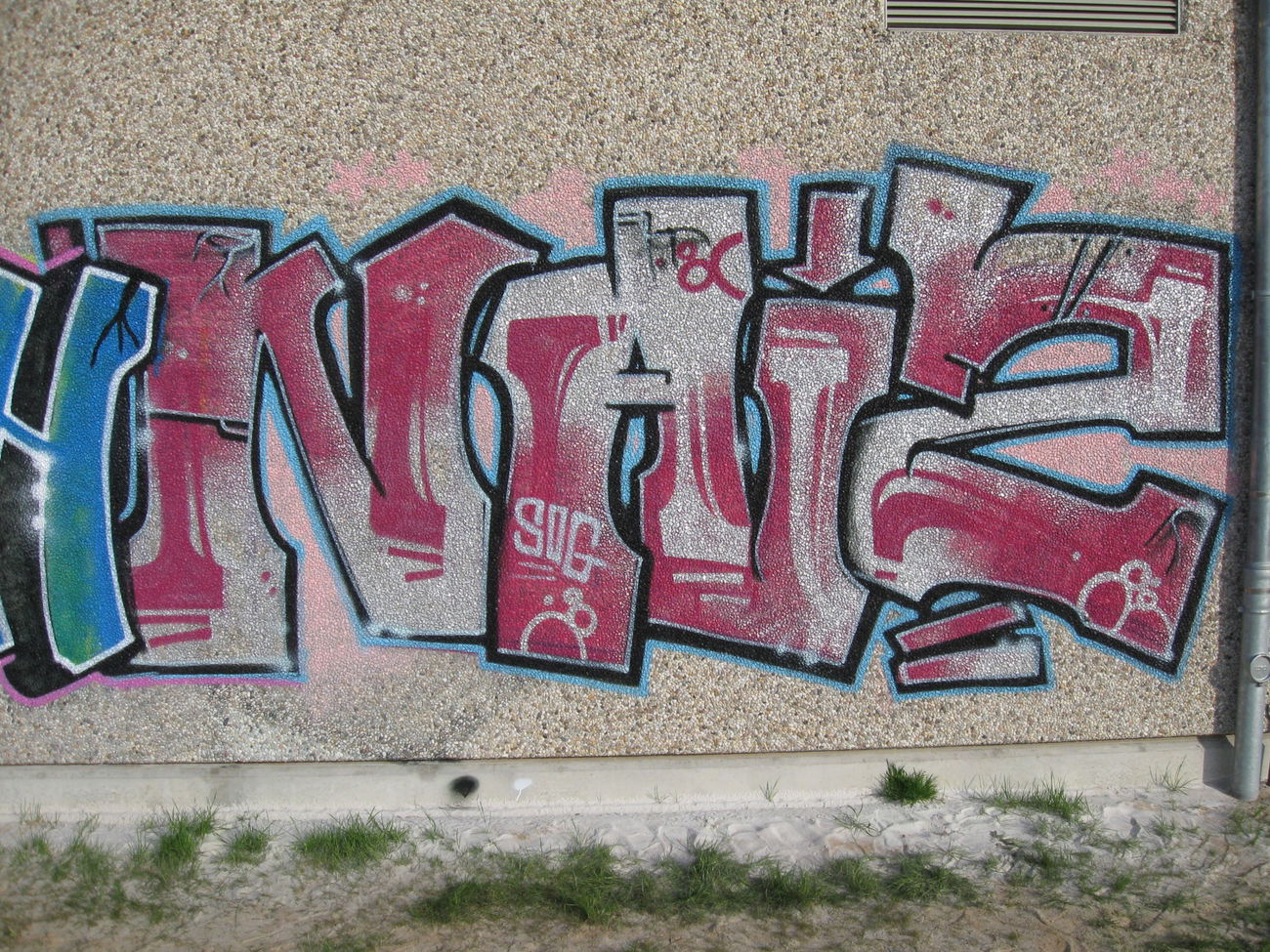 Graffiti Bombing - Photo by NAIS - NAIS, SOG