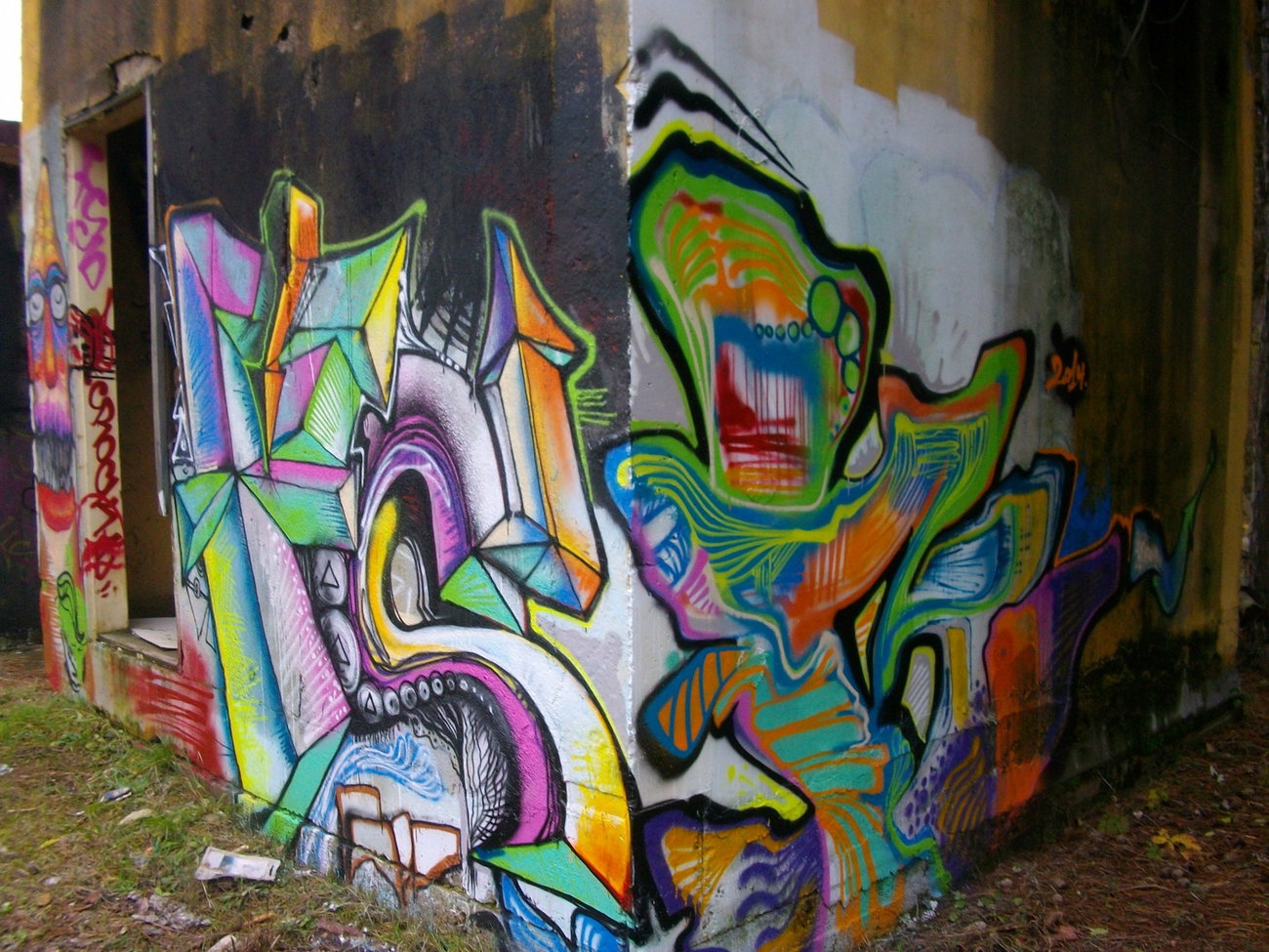Graffiti in Стара Загора - Photo by NAVIT - ФСБ, FantaStickyBandits (2014)