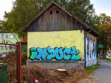 Graffiti Bombing in Wait please... - Photo by NDUCT - INDUCT, FC