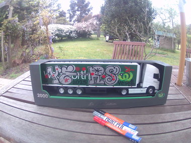 Graffiti Bombing in Australia - Photo by NDUCT - Yers, induct