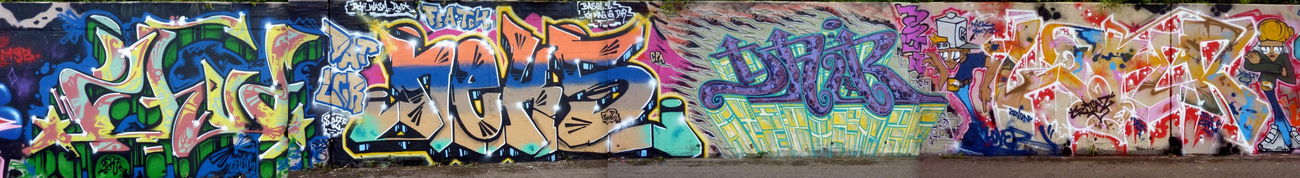 Graffiti Wall in Hafenstrasse 4 - Photo by NEKS185 - duhs, neks, dair (2015)